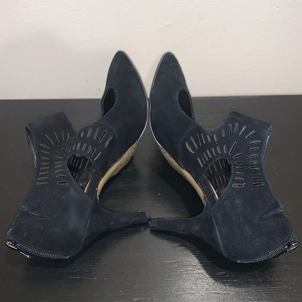 Bella Vita Dani dress shootie with cutouts womens Pump. Size 9 Wide.